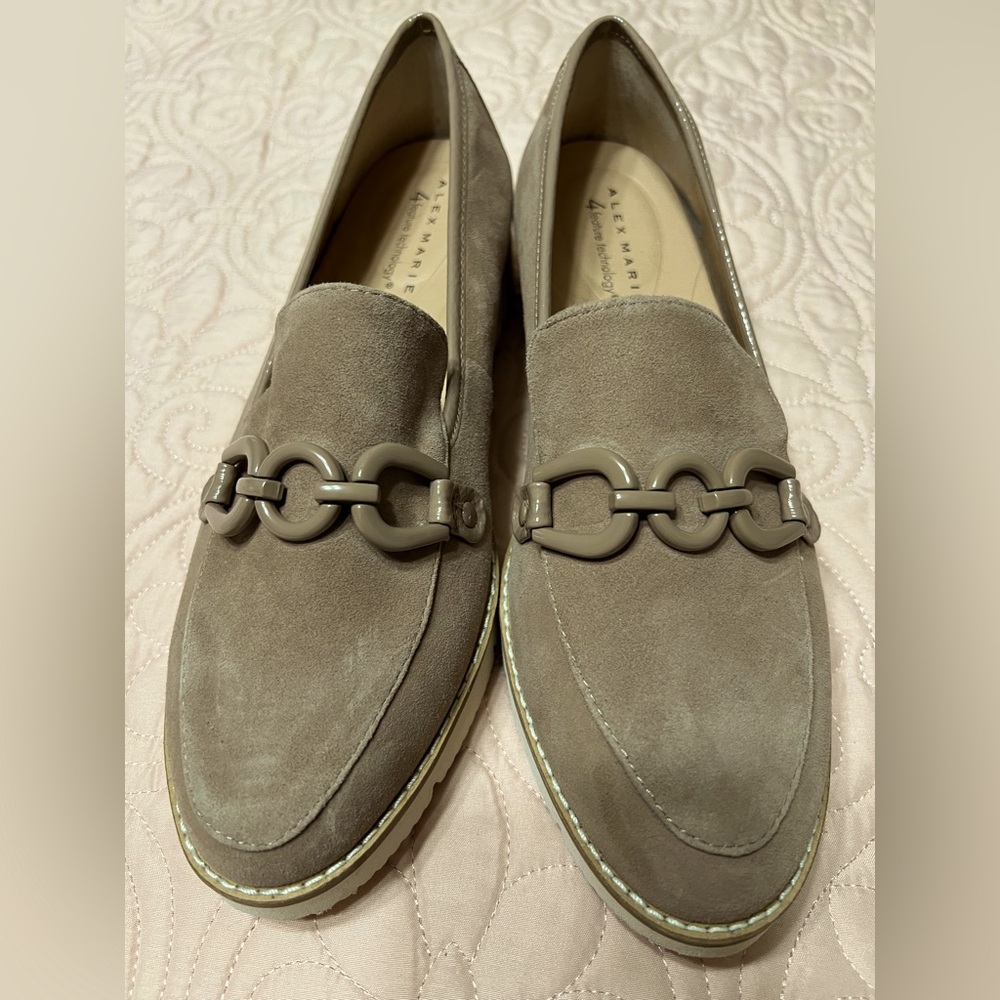 NWOT Alex Marie Womens Suede Taupe Loafers